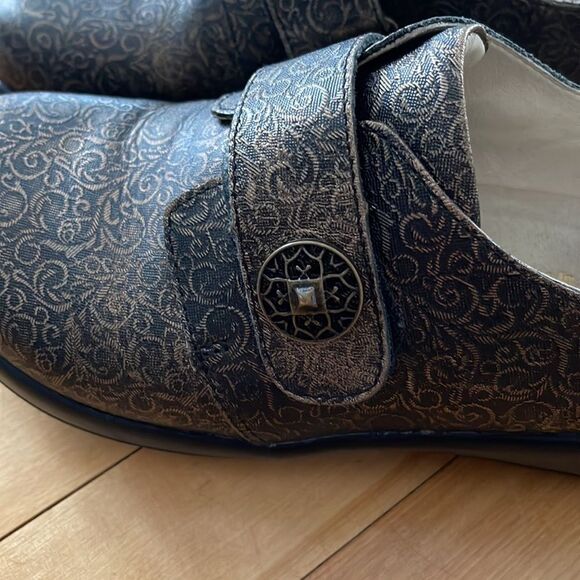 Alegria Joleen Bronze Swirl leather slip on shoe. Belted button forefoot Size 37 - Picture 4 of 8